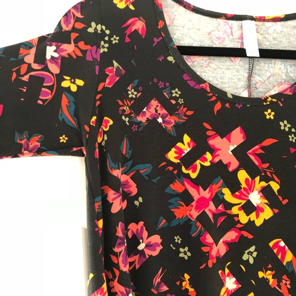 LuLaRoe Tops - LuLaRoe Perfect T Floral